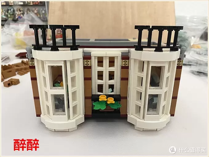 MOC 篇二十八：艺术-可以用积木表达 Fine Arts Shop & Newsagent's-美术商店与报摊