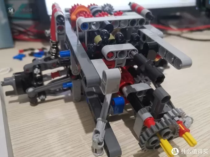 老杨的玩具仓库 篇三十九：LEGO 机械组系列 42110 路虎卫士越野车 评测