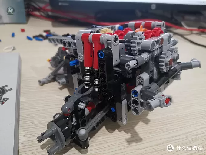 老杨的玩具仓库 篇三十九：LEGO 机械组系列 42110 路虎卫士越野车 评测