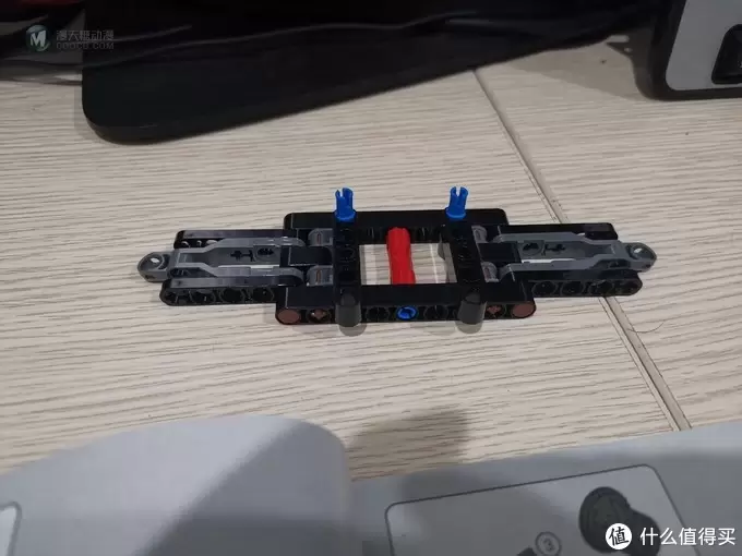 老杨的玩具仓库 篇三十九：LEGO 机械组系列 42110 路虎卫士越野车 评测