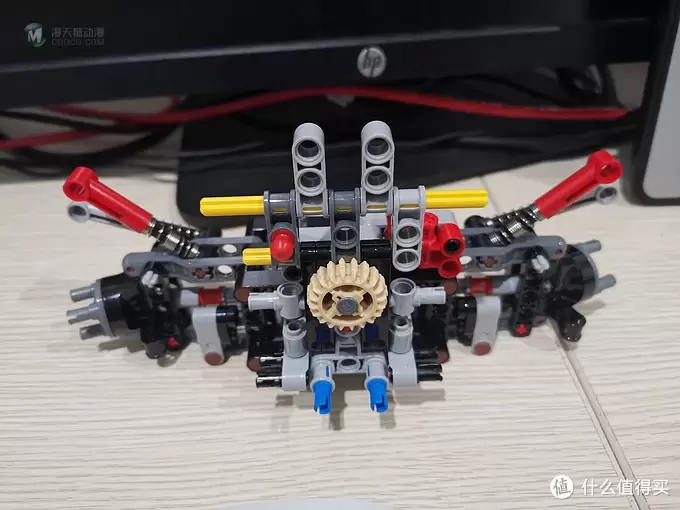 老杨的玩具仓库 篇三十九：LEGO 机械组系列 42110 路虎卫士越野车 评测