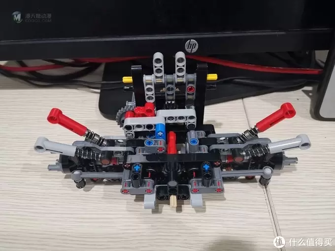 老杨的玩具仓库 篇三十九：LEGO 机械组系列 42110 路虎卫士越野车 评测