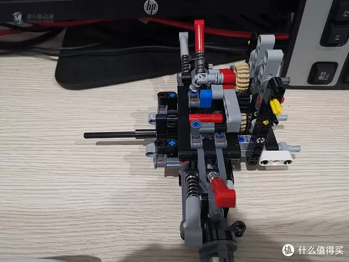 老杨的玩具仓库 篇三十九：LEGO 机械组系列 42110 路虎卫士越野车 评测