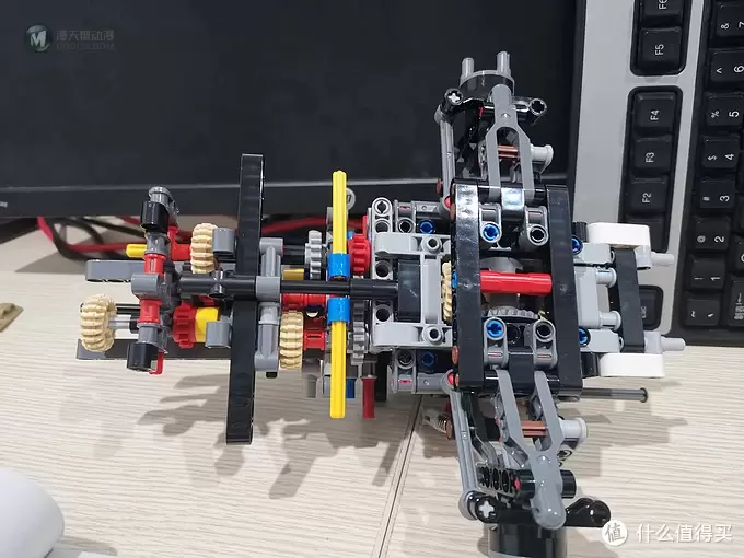 老杨的玩具仓库 篇三十九：LEGO 机械组系列 42110 路虎卫士越野车 评测