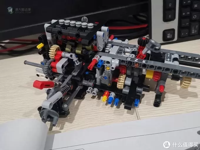 老杨的玩具仓库 篇三十九：LEGO 机械组系列 42110 路虎卫士越野车 评测