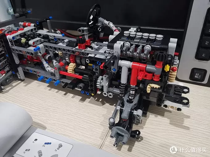 老杨的玩具仓库 篇三十九：LEGO 机械组系列 42110 路虎卫士越野车 评测