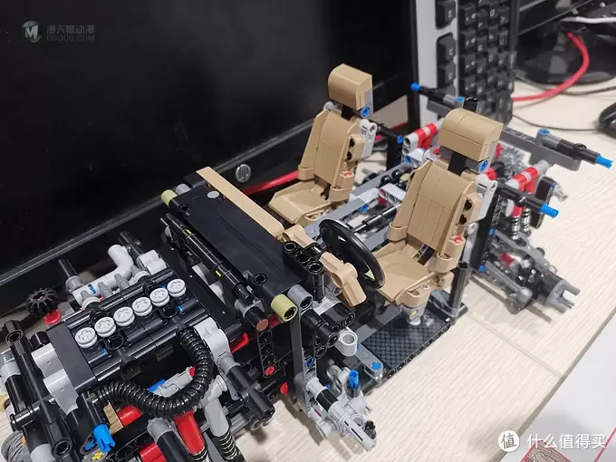 老杨的玩具仓库 篇三十九：LEGO 机械组系列 42110 路虎卫士越野车 评测