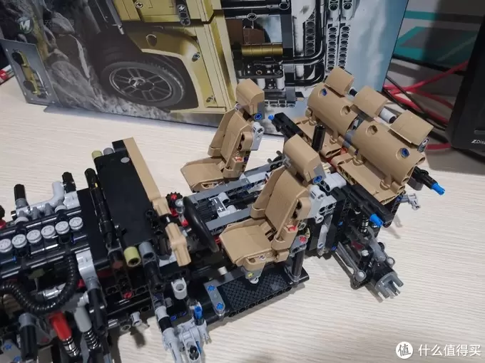 老杨的玩具仓库 篇三十九：LEGO 机械组系列 42110 路虎卫士越野车 评测