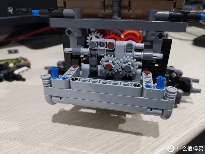 老杨的玩具仓库 篇三十九：LEGO 机械组系列 42110 路虎卫士越野车 评测