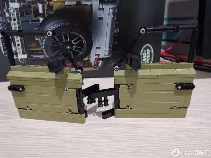 老杨的玩具仓库 篇三十九：LEGO 机械组系列 42110 路虎卫士越野车 评测