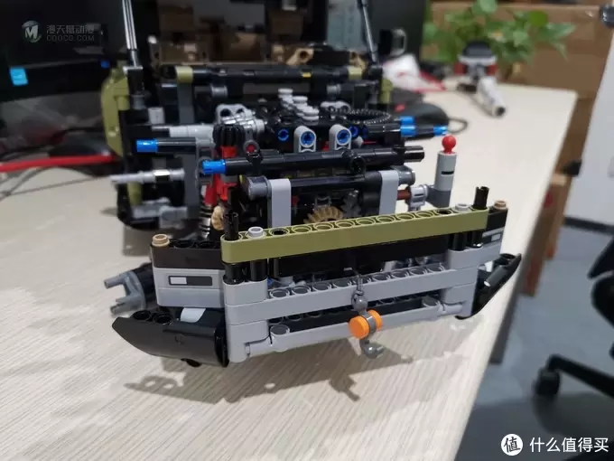 老杨的玩具仓库 篇三十九：LEGO 机械组系列 42110 路虎卫士越野车 评测