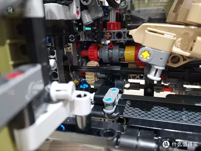 老杨的玩具仓库 篇三十九：LEGO 机械组系列 42110 路虎卫士越野车 评测