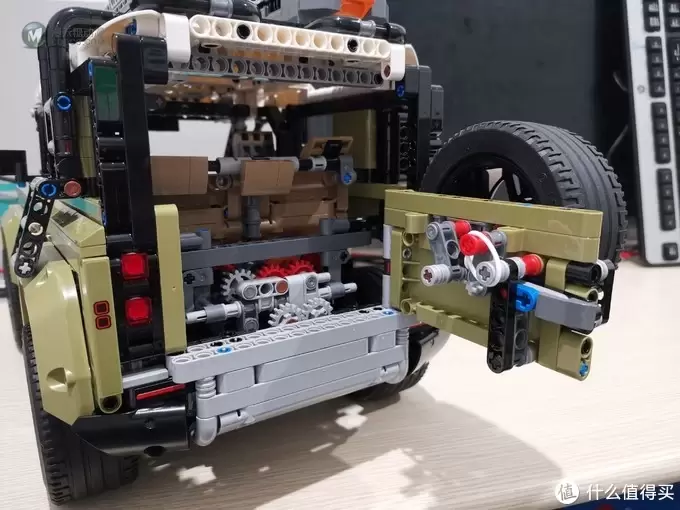 老杨的玩具仓库 篇三十九：LEGO 机械组系列 42110 路虎卫士越野车 评测