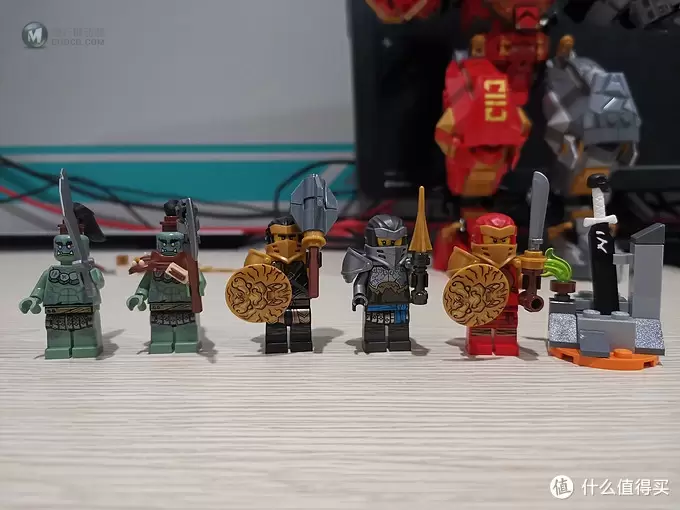 老杨的玩具仓库 篇三十七：LEGO幻影忍者系列 71720 凯的火焰机甲巨人 评测