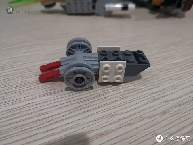 老杨的玩具仓库 篇三十六：LEGO 幻影忍者系列 70676 劳埃德的泰坦机甲 评测