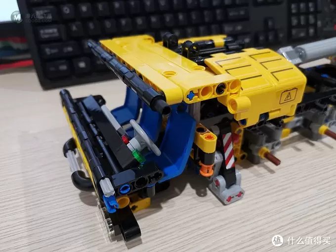 老杨的玩具仓库 篇二十七：LEGO 42108 移动起重机