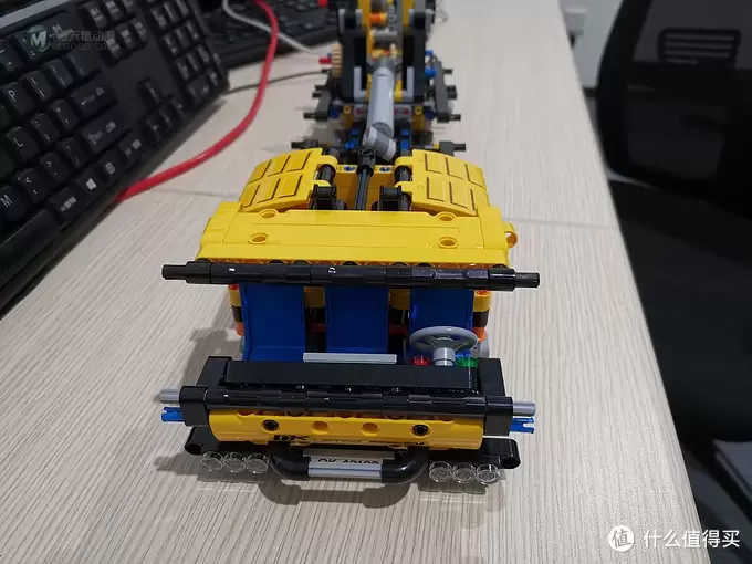 老杨的玩具仓库 篇二十七：LEGO 42108 移动起重机