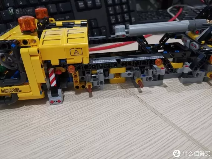 老杨的玩具仓库 篇二十七：LEGO 42108 移动起重机