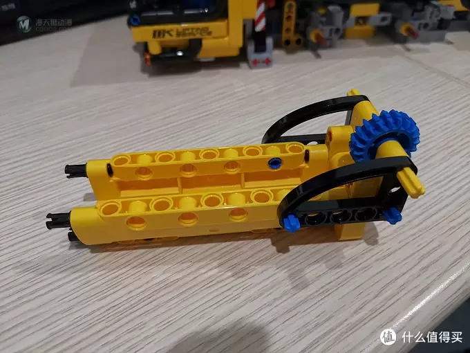 老杨的玩具仓库 篇二十七：LEGO 42108 移动起重机