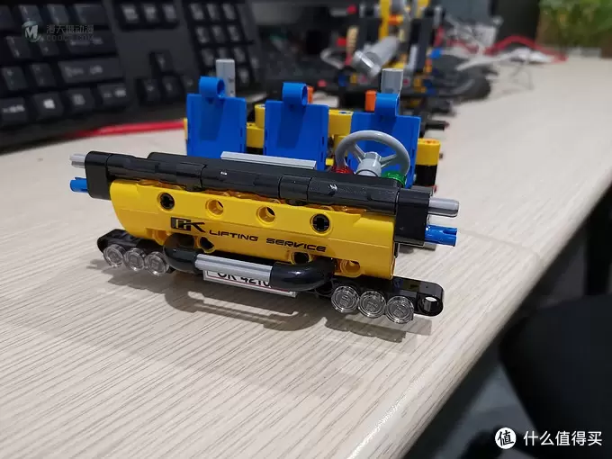 老杨的玩具仓库 篇二十七：LEGO 42108 移动起重机