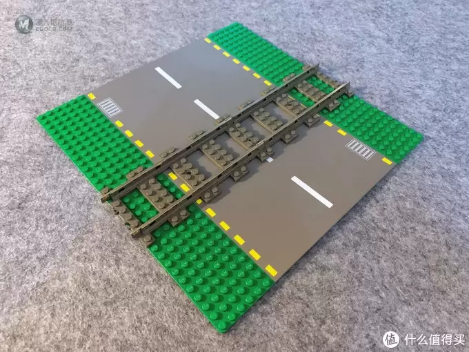 LEGO 10128 火车平交道口