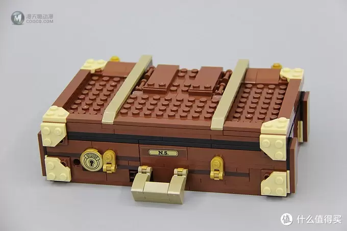 揭盖有惊喜：乐高神奇动物在哪里之纽特的皮箱（LEGO75952）