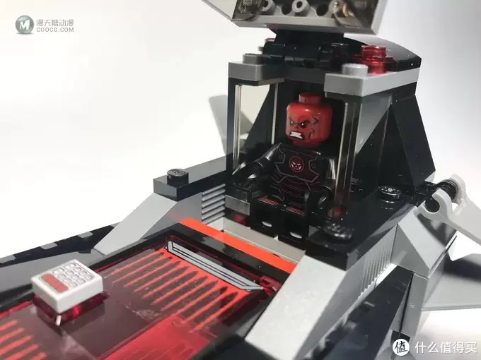 乐高 漫威超级英雄系列 76048钢铁骷髅进攻潜水艇