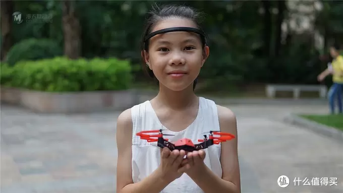 玩乐中锻炼专注力，UDrone意念无人机体验！