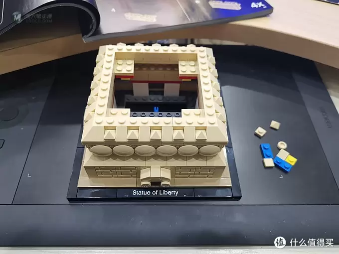 乐高（LEGO）建筑系列—桌面上的自由女神像