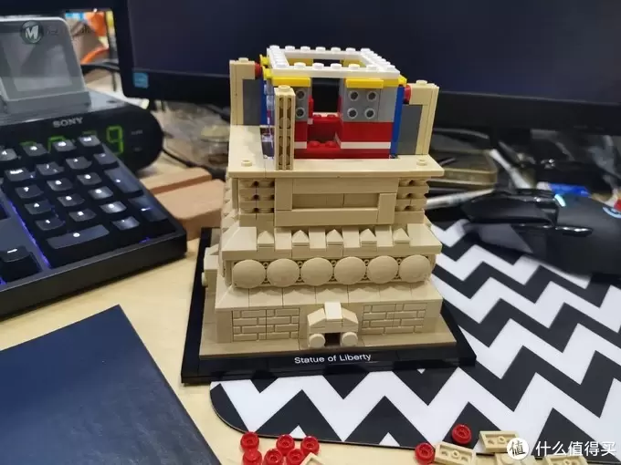 乐高（LEGO）建筑系列—桌面上的自由女神像