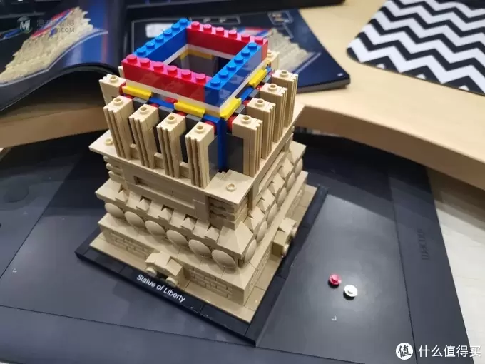 乐高（LEGO）建筑系列—桌面上的自由女神像