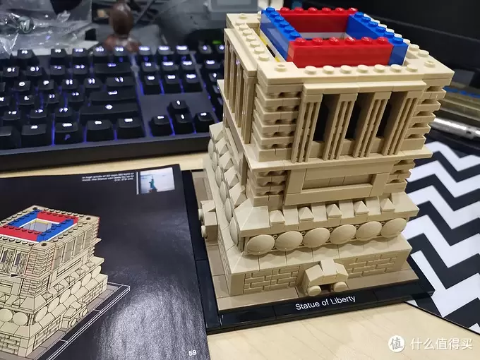 乐高（LEGO）建筑系列—桌面上的自由女神像