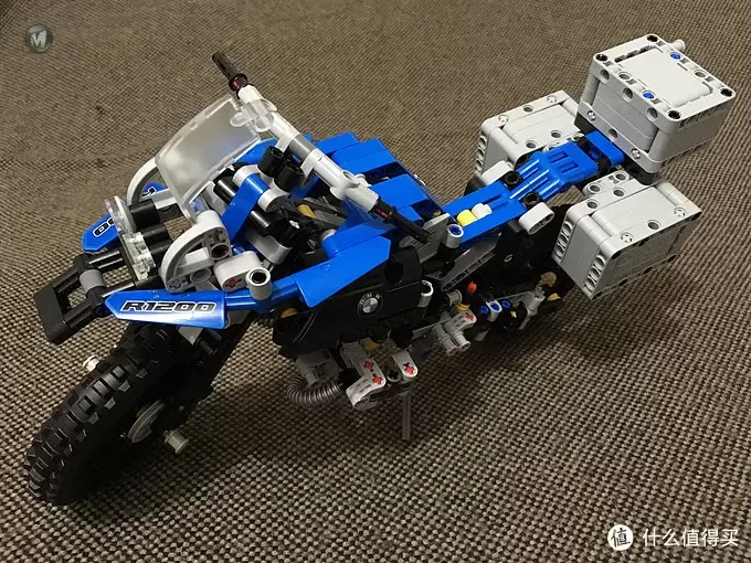 我的LEGO科技系列 篇二：买得起的宝马摩托 — BMW 宝马 42063 R1200 GS 摩托车