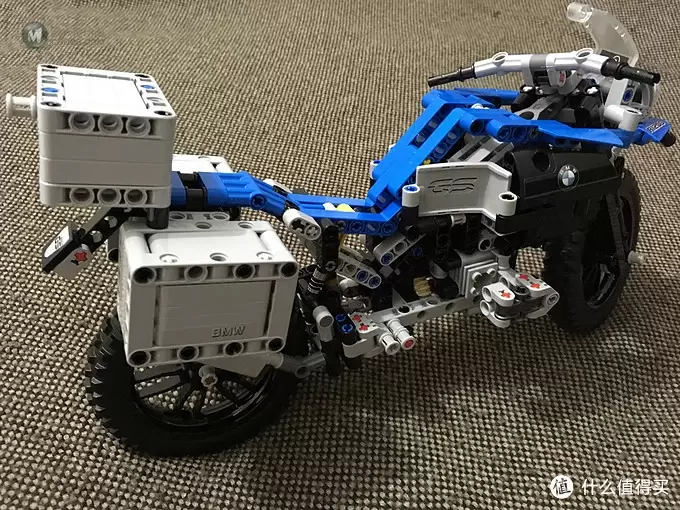 我的LEGO科技系列 篇二：买得起的宝马摩托 — BMW 宝马 42063 R1200 GS 摩托车