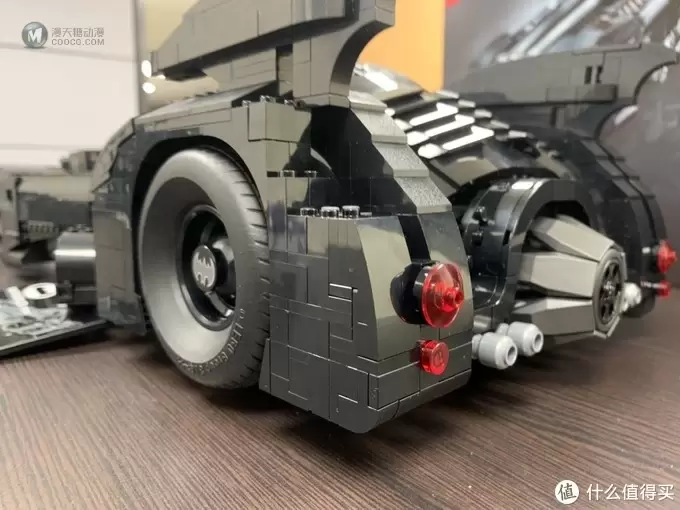 细节还原度爆表！LEGO 重现1989 年经典蝙蝠车模型