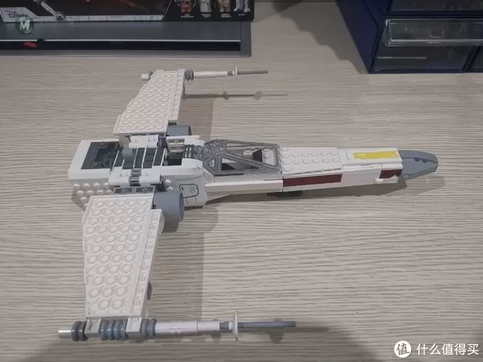 老杨的玩具仓库 篇六十：LEGO 星战系列 75301 卢克·天行者的X翼战机