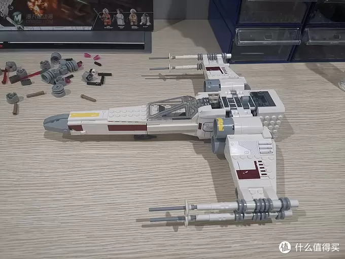 老杨的玩具仓库 篇六十：LEGO 星战系列 75301 卢克·天行者的X翼战机