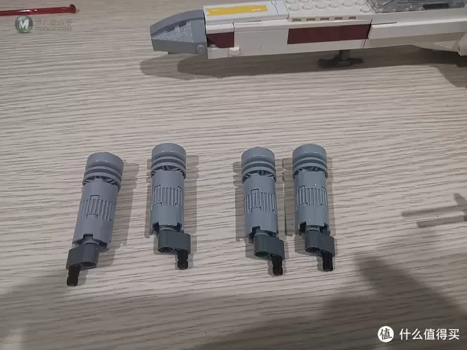 老杨的玩具仓库 篇六十：LEGO 星战系列 75301 卢克·天行者的X翼战机