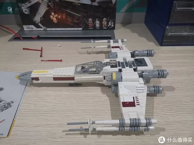 老杨的玩具仓库 篇六十：LEGO 星战系列 75301 卢克·天行者的X翼战机