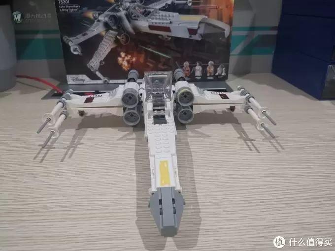 老杨的玩具仓库 篇六十：LEGO 星战系列 75301 卢克·天行者的X翼战机