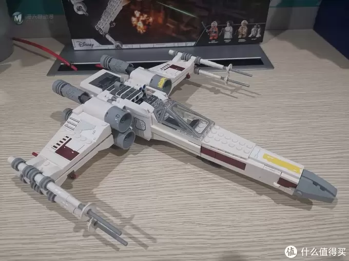 老杨的玩具仓库 篇六十：LEGO 星战系列 75301 卢克·天行者的X翼战机