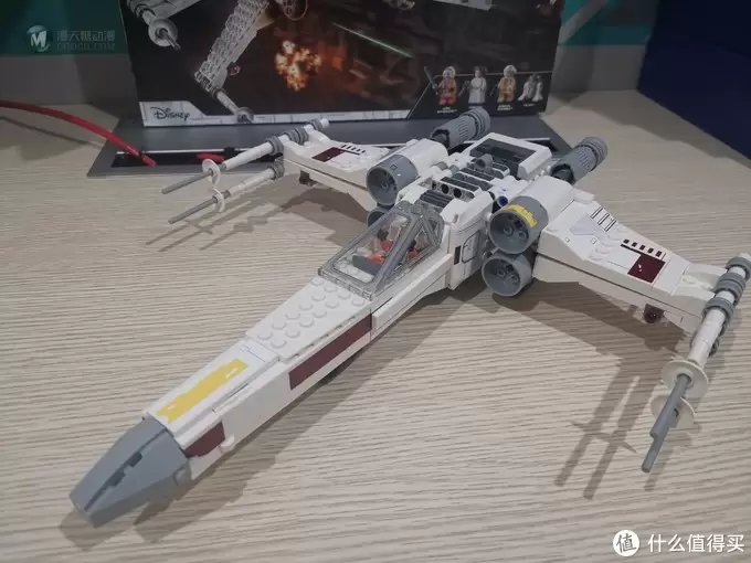 老杨的玩具仓库 篇六十：LEGO 星战系列 75301 卢克·天行者的X翼战机