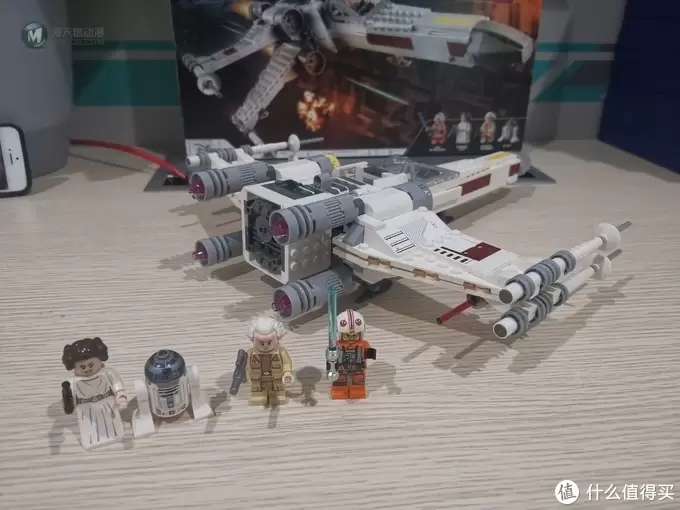 老杨的玩具仓库 篇六十：LEGO 星战系列 75301 卢克·天行者的X翼战机