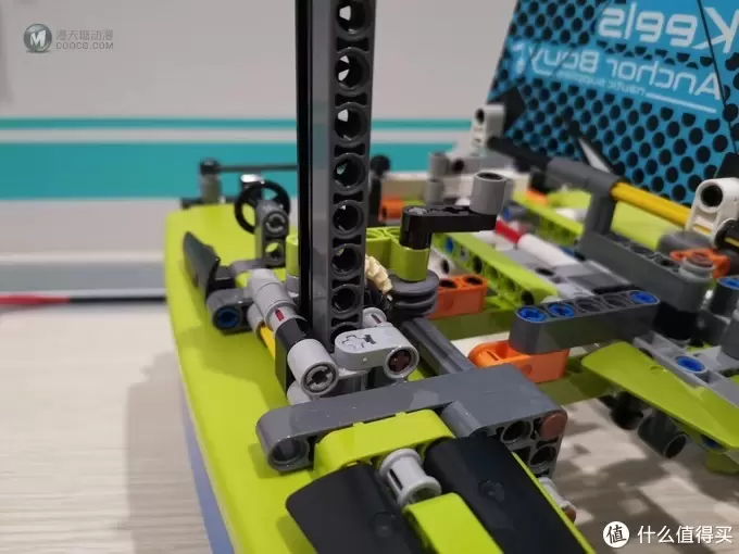 LEGO 科技机械组系列 42105 漂浮双体船 评测