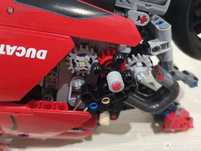 老杨的玩具仓库 篇四十五：LEGO 机械组系列 42107杜卡迪 Panigale V4 R评测