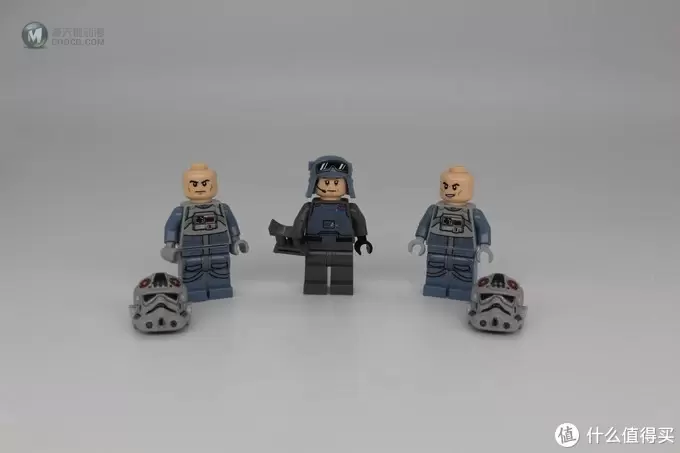 不惑大叔的legogo 篇四十六：机械巨象：乐高星战AT-AT步行机（LEGO75288）