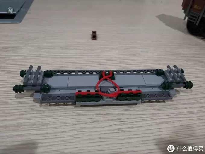 老杨的玩具仓库 篇四十二：LEGO 10277 时隔7年后的收藏级火车头 鳄鱼火车头