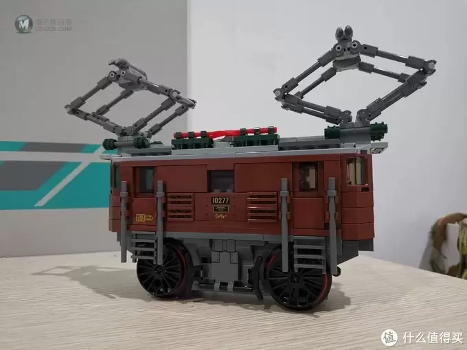 老杨的玩具仓库 篇四十二：LEGO 10277 时隔7年后的收藏级火车头 鳄鱼火车头