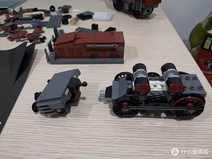 老杨的玩具仓库 篇四十二：LEGO 10277 时隔7年后的收藏级火车头 鳄鱼火车头