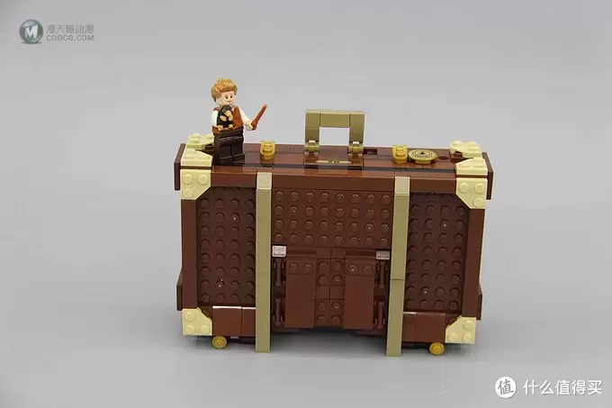 揭盖有惊喜：乐高神奇动物在哪里之纽特的皮箱（LEGO75952）